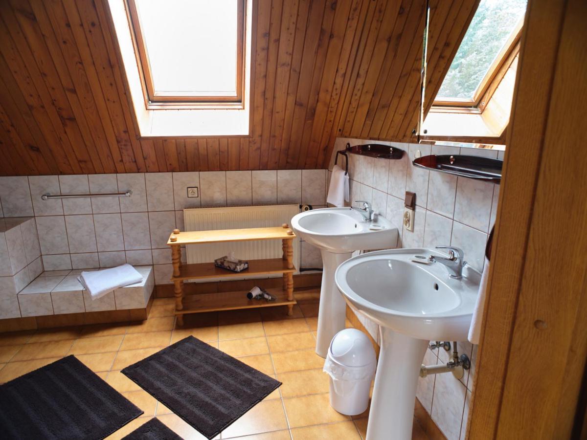 Bed & Breakfast Art House Szymaszkowa 1